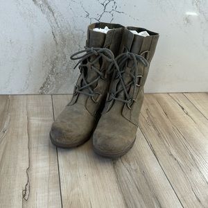 Sorel olive leather wedge boots